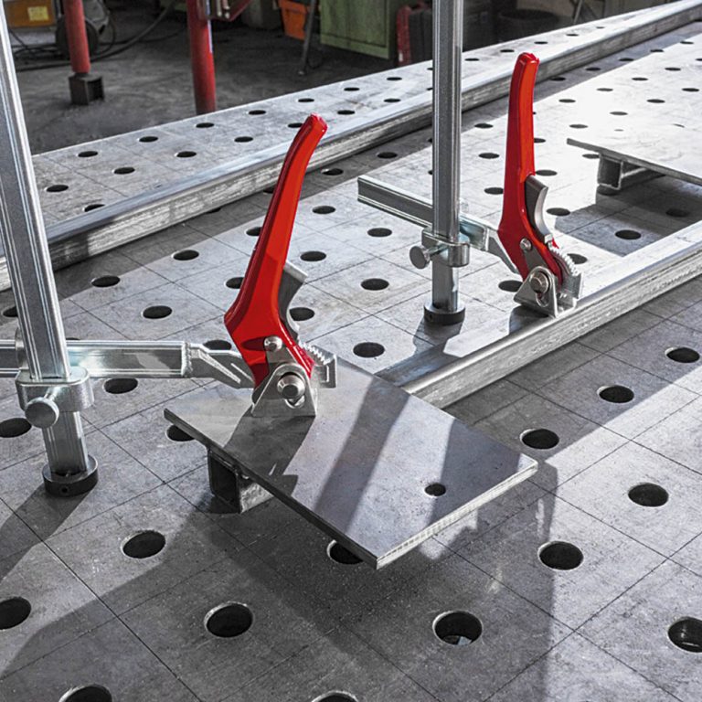 Sujeción para mesas de soldadura con alcance variable TWV – Germantools