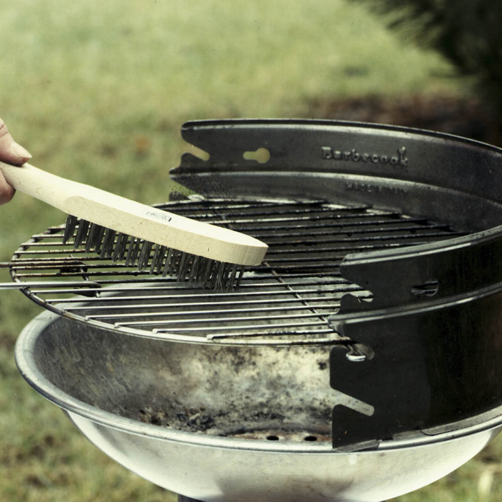 _0003s_0001s_0000_Anwendung Grillbürste 2