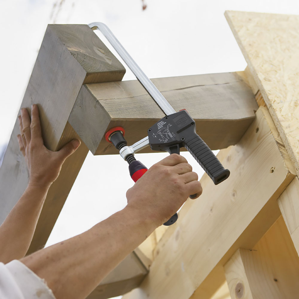 Bes-EHZ-2K_work_man_roof_3__100